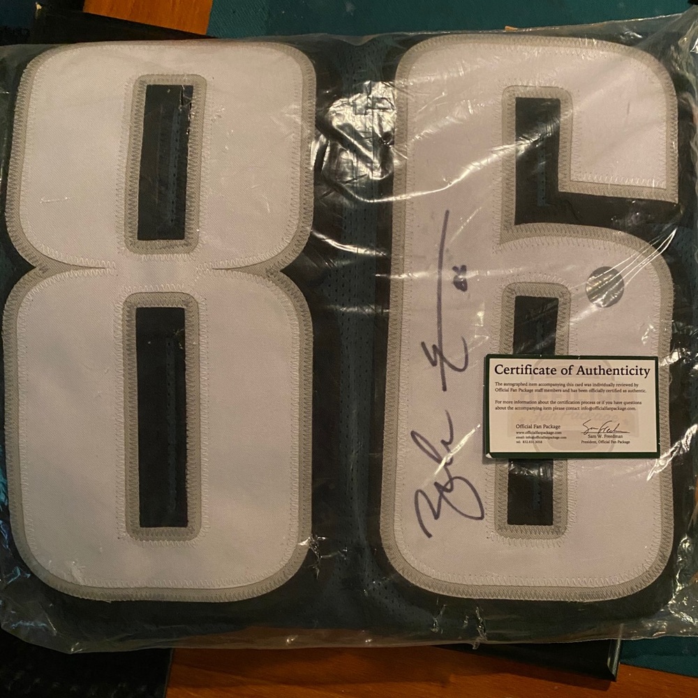 Autograph Zach ertz jersey